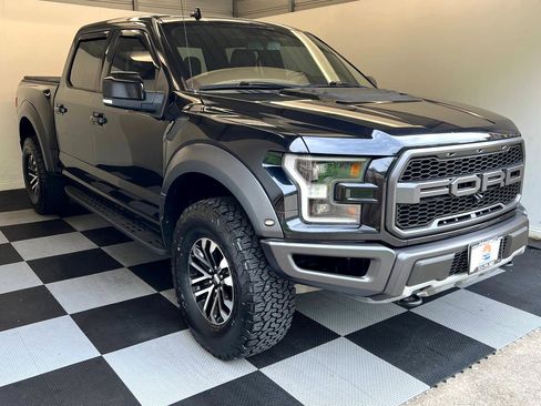 Used 2019 Ford F150 Raptor w/ Equipment Group 802A Luxury image 3