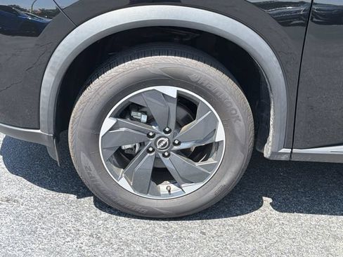 Used 2025 Nissan Rogue SV AWD/4WD image 9