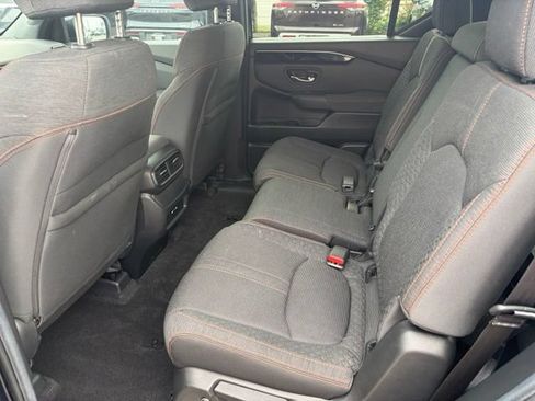 Used 2025 Honda Pilot Sport image 27
