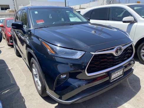 Used 2021 Toyota Highlander LE FWD image 7