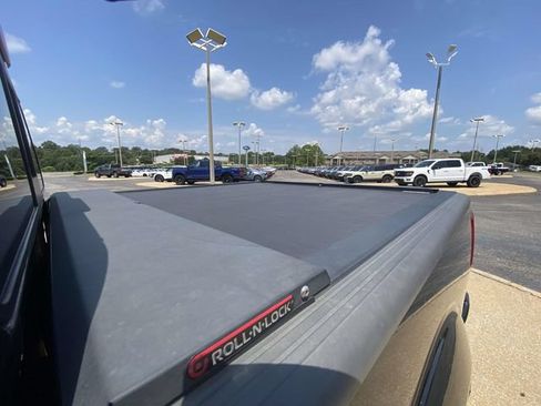 Used 2020 Nissan Frontier SV AWD/4WD image 9