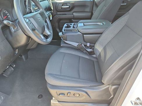 Used 2026 Chevrolet Silverado 2500 Custom w/ Custom Value Package image 17