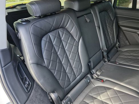 Used 2023 BMW X7 xDrive40i w/ Premium Package image 32