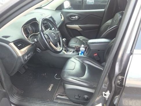 Used 2018 Jeep Cherokee Limited image 2