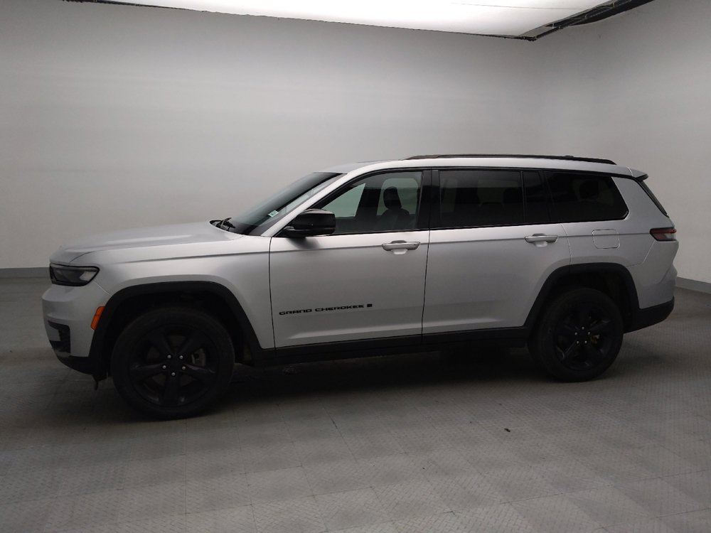 Used 2023 Jeep Grand Cherokee L Laredo RWD image 3