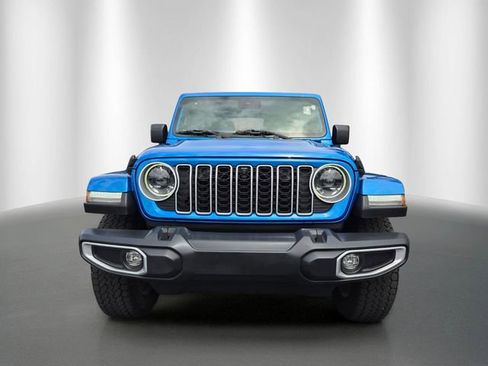 Used 2024 Jeep Wrangler Unlimited Sahara w/ Technology Group AWD/4WD image 2