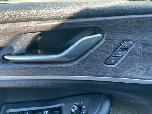 Used 2023 Jeep Grand Cherokee L Limited w/ Black Appearance Package AWD/4WD image 48