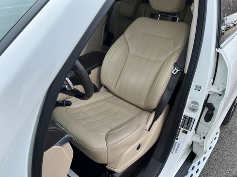 Used 2018 Mercedes-Benz GLS 450 4MATIC w/ Premium Package image 12