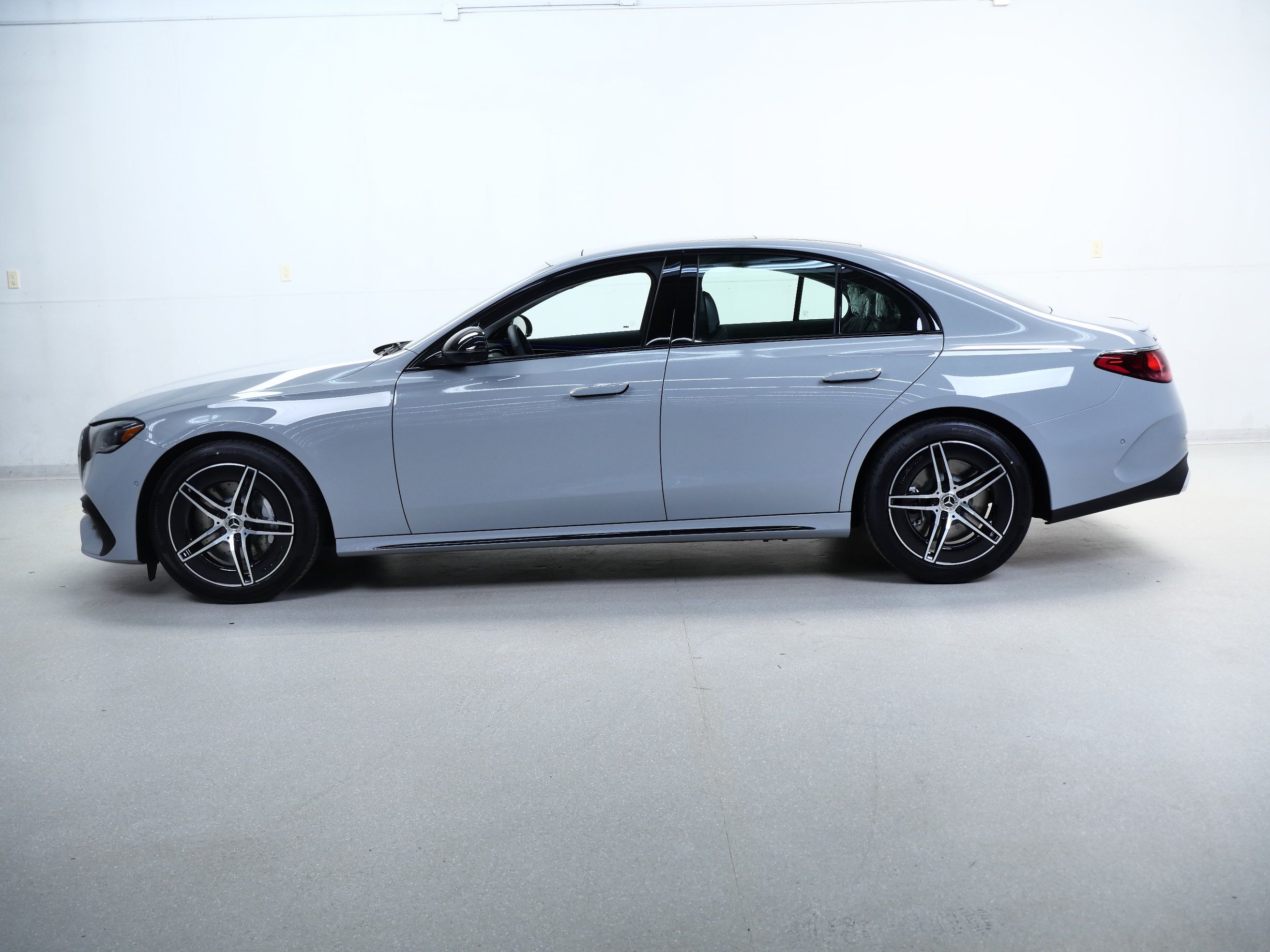 New 2026 Mercedes-Benz E 450 4MATIC Sedan image 5
