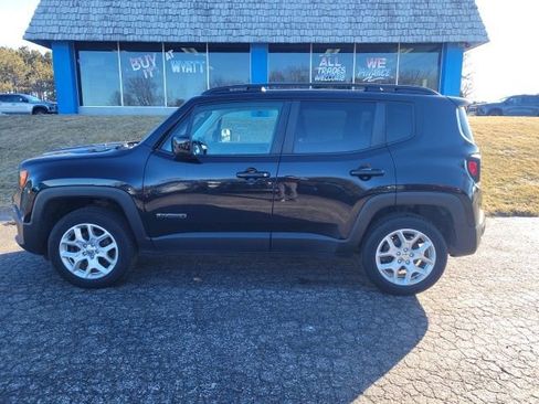 Used 2018 Jeep Renegade Latitude w/ Cold Weather Group image 11