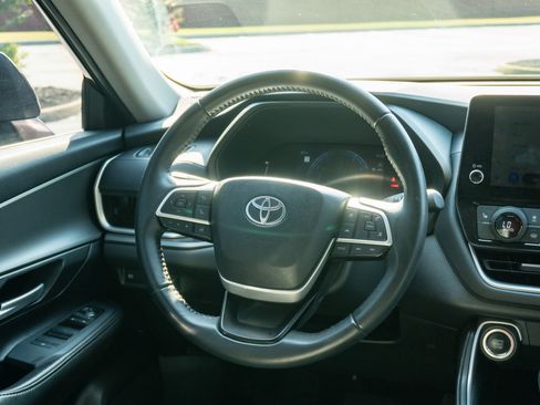 Used 2025 Toyota Grand Highlander AWD image 22