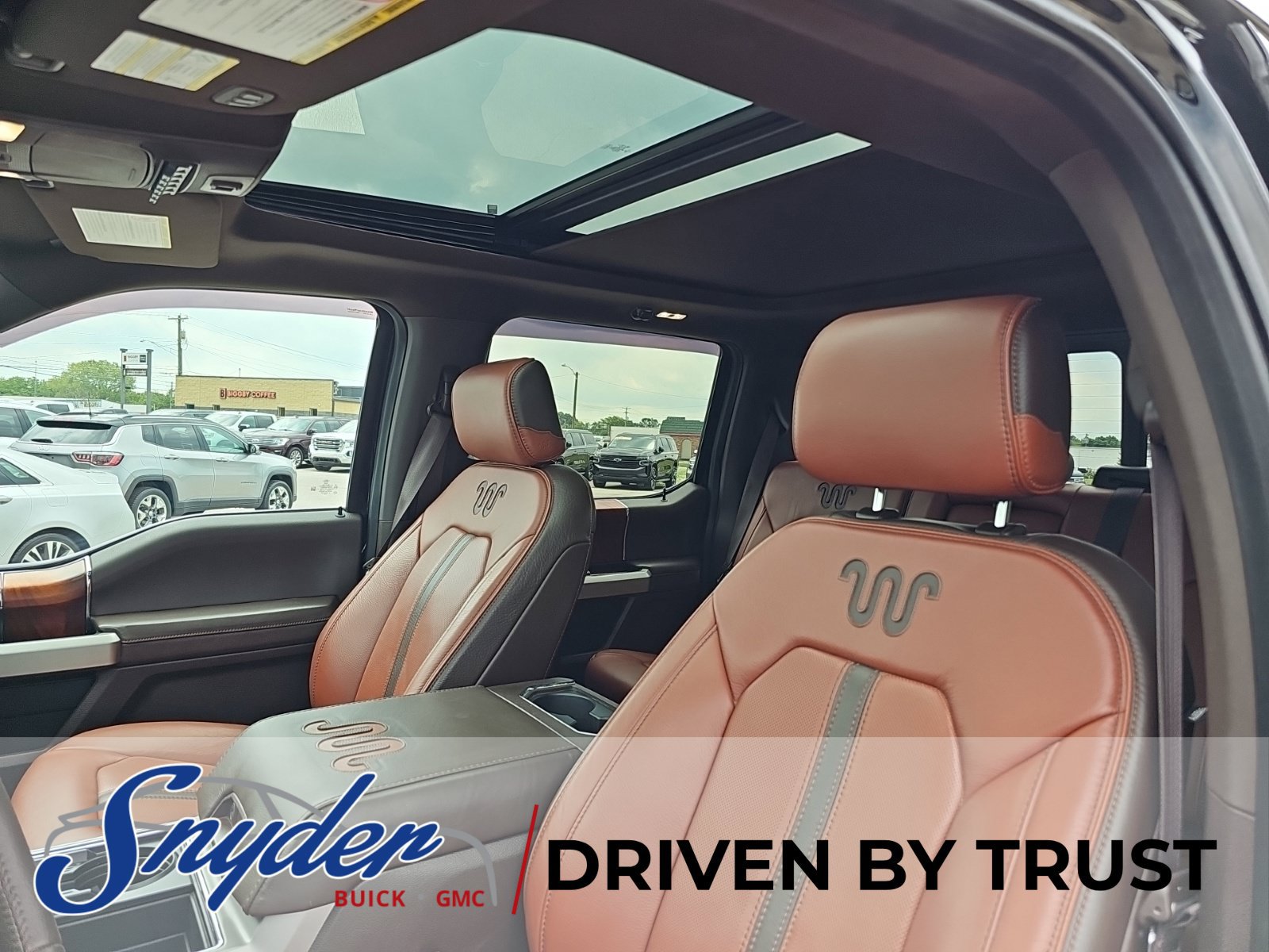 Used 2022 Ford F350 King Ranch w/ King Ranch Ultimate Package AWD/4WD image 11