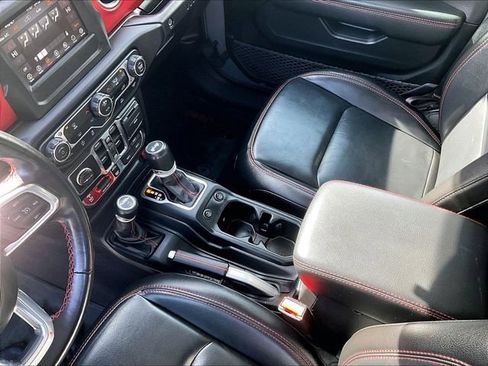 Used 2021 Jeep Wrangler Unlimited Rubicon w/ Dual Top Group AWD/4WD image 15