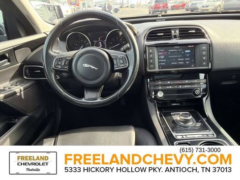 Used 2017 Jaguar XE image 18