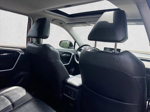 Used 2020 Toyota RAV4 Limited FWD image 22
