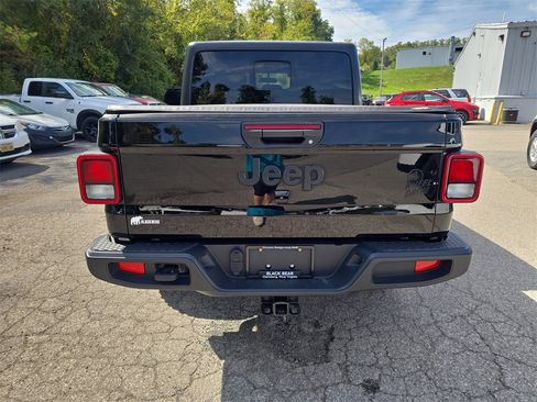 Used 2021 Jeep Gladiator Willys image 5
