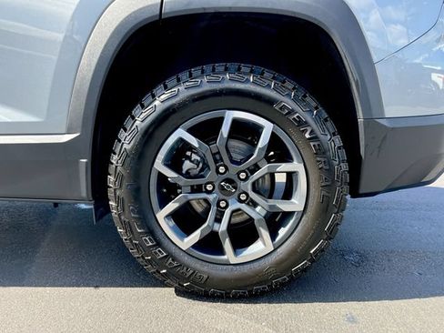 New 2026 Chevrolet Equinox ACTIV w/ Convenience Package III AWD/4WD image 27