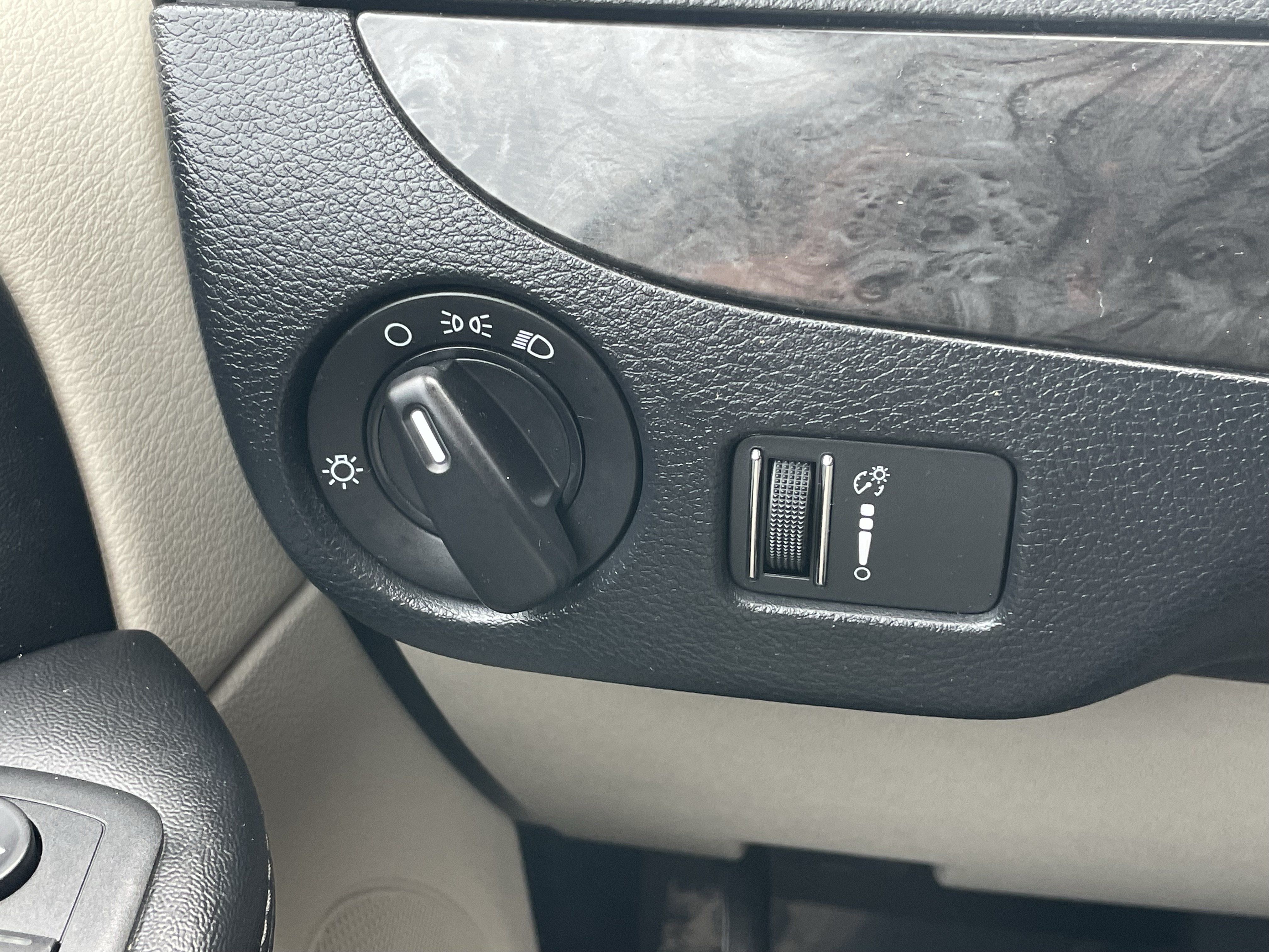 Used 2019 Dodge Grand Caravan SE FWD image 14