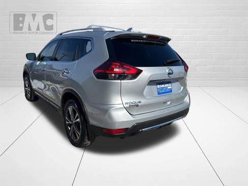 Used 2017 Nissan Rogue SL w/ SL Premium Package image 4