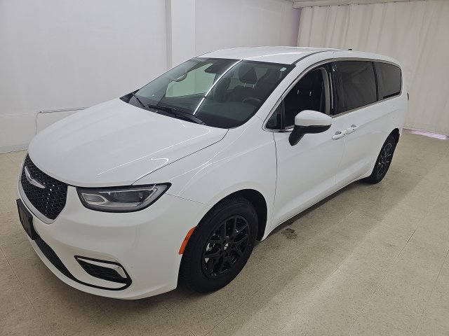 Used 2023 Chrysler Pacifica Touring-L FWD image 30