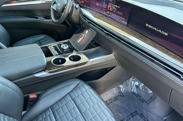 Certified 2025 Cadillac Escalade ESV Premium Luxury Platinum AWD/4WD image 17