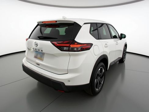 Used 2025 Nissan Rogue SV image 9