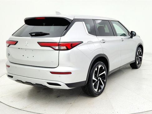 Used 2024 Mitsubishi Outlander FWD image 4