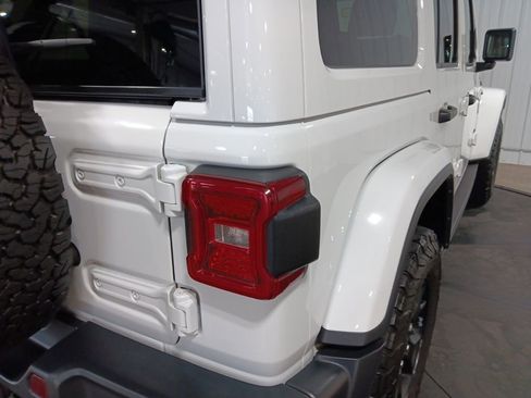 Used 2019 Jeep Wrangler Unlimited Sahara w/ Quick Order Package 24M Moab AWD/4WD image 15