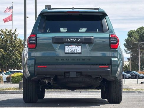 Used 2025 Toyota 4Runner TRD Off-Road Premium AWD/4WD image 5