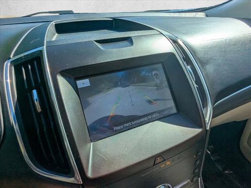 Used 2020 Ford Edge Titanium image 19