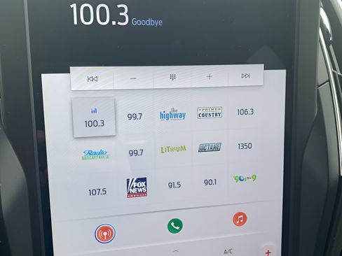 Used 2022 Ford Edge ST image 17