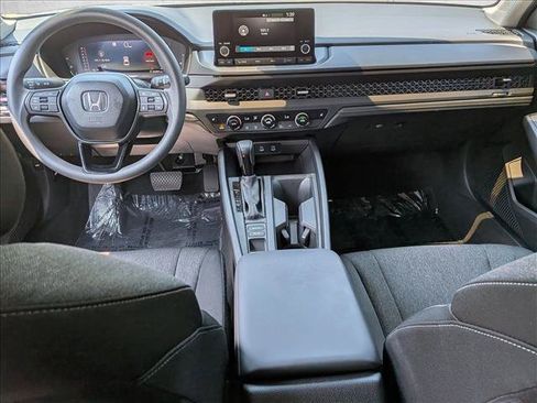 Used 2025 Honda Accord SE image 17