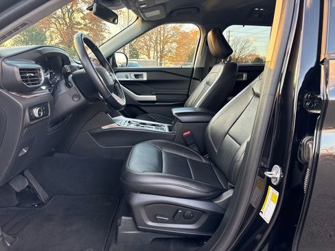 Used 2023 Ford Explorer Limited w/ Equipment Group 301A image 10