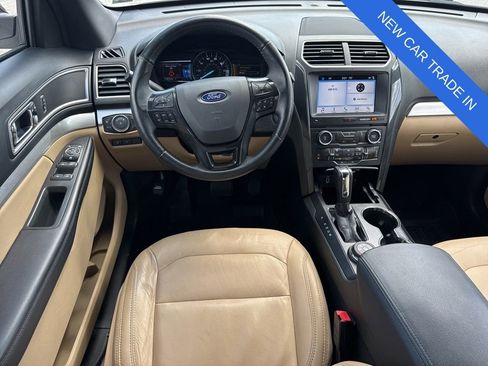 Used 2017 Ford Explorer XLT w/ Equipment Group 202A AWD/4WD image 5