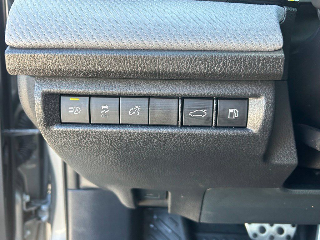 Used 2025 Toyota Camry SE AWD/4WD image 15