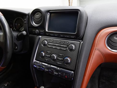 Used 2016 Nissan GT-R Premium AWD/4WD image 23