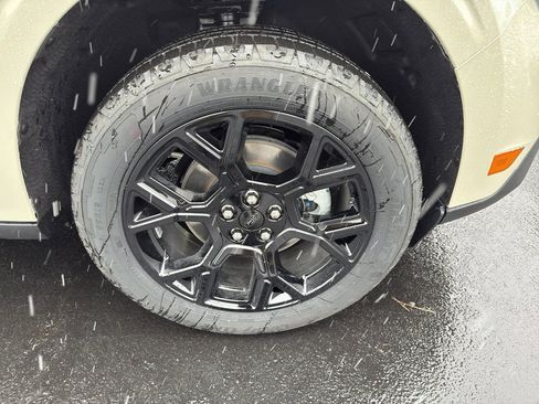 New 2025 Ford Maverick Lariat w/ Black Appearance Package image 10