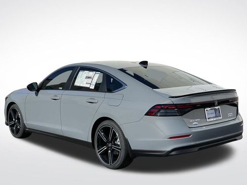 Used 2025 Honda Accord Sport image 4