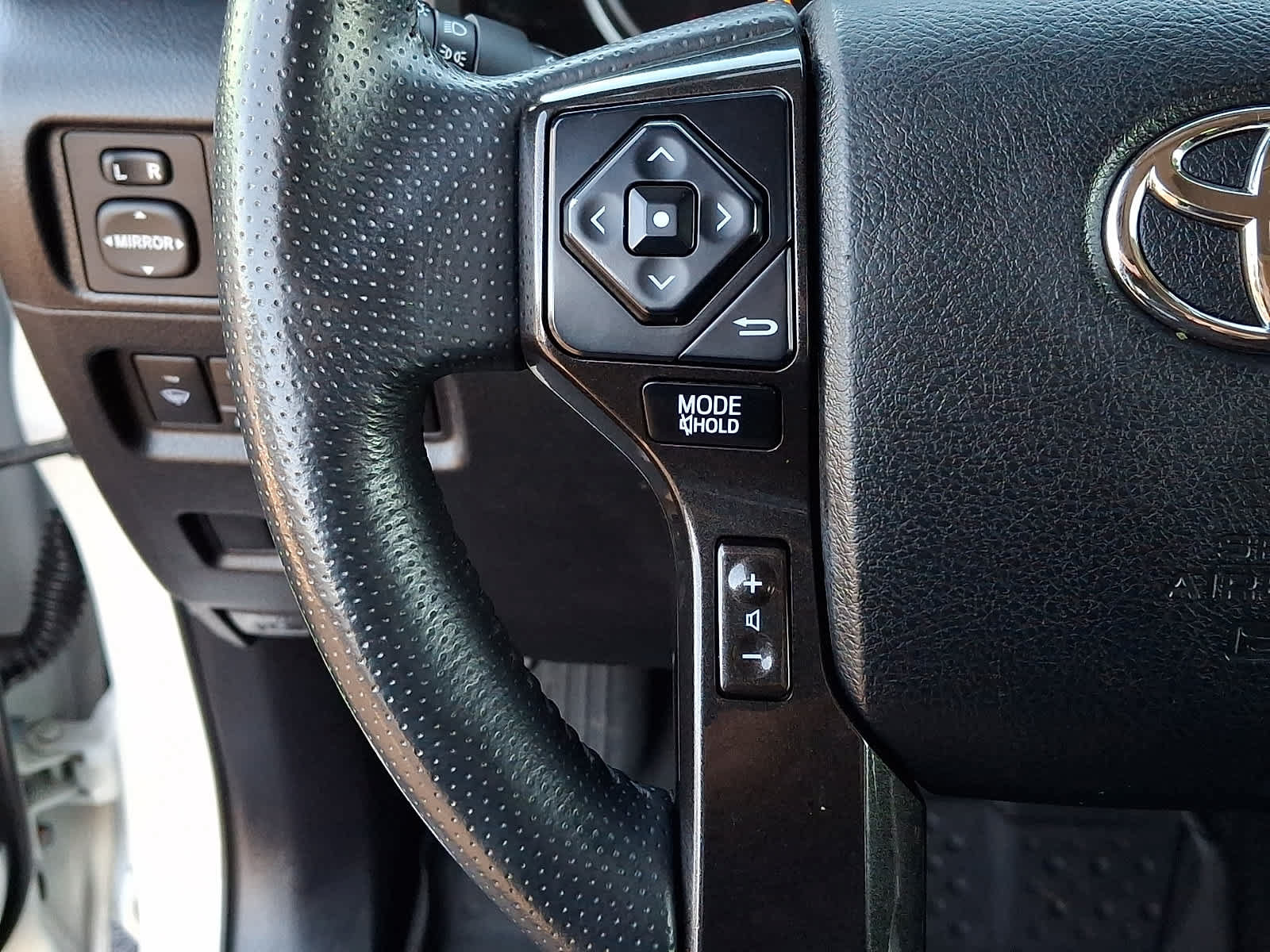 Used 2019 Toyota 4Runner Limited AWD/4WD image 25