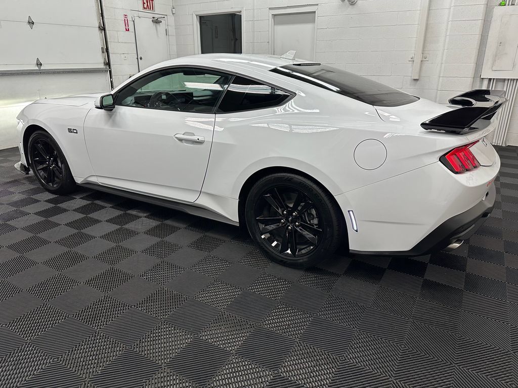 Used 2025 Ford Mustang GT RWD image 7