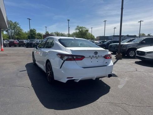 Used 2024 Toyota Camry SE FWD image 4