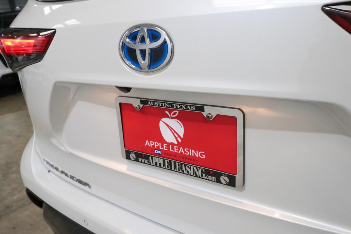 Used 2021 Toyota Highlander Limited FWD image 30