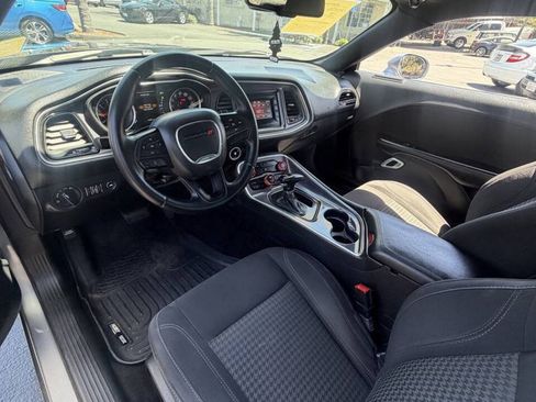 Used 2016 Dodge Challenger SXT RWD image 10