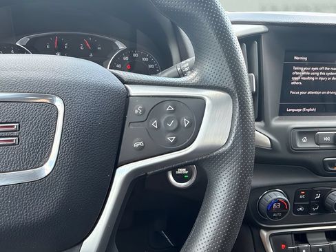 Used 2024 GMC Terrain SLE w/ Driver Convenience Package FWD image 17