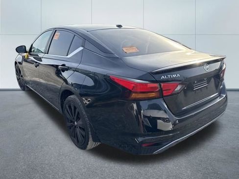 Used 2021 Nissan Altima 2.5 SR image 2