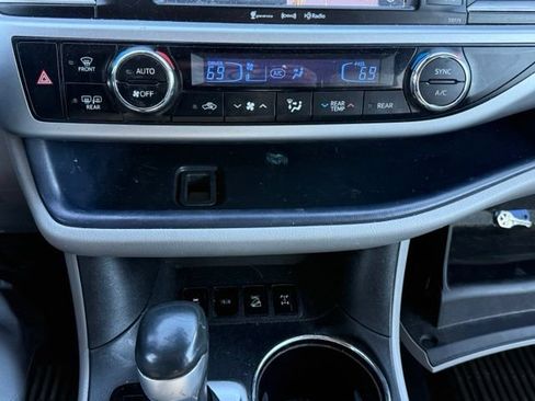 Used 2017 Toyota Highlander XLE AWD/4WD image 20