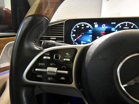 Used 2021 Mercedes-Benz GLS 450 4MATIC image 33