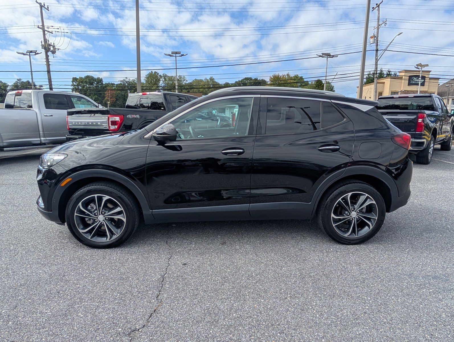 Used 2022 Buick Encore GX Essence w/ Advanced Technology Package AWD/4WD image 2
