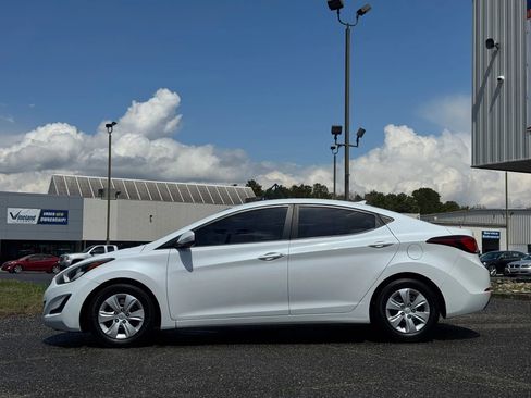 Used 2016 Hyundai Elantra SE FWD image 2