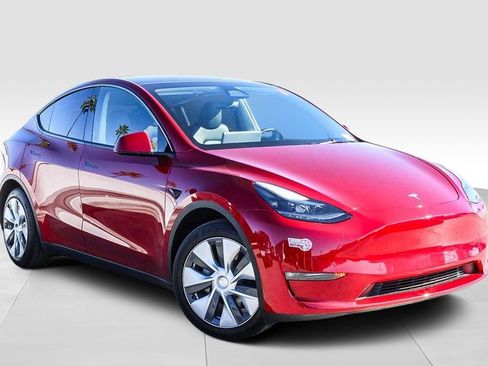 Used 2024 Tesla Model Y Long Range AWD/4WD image 2